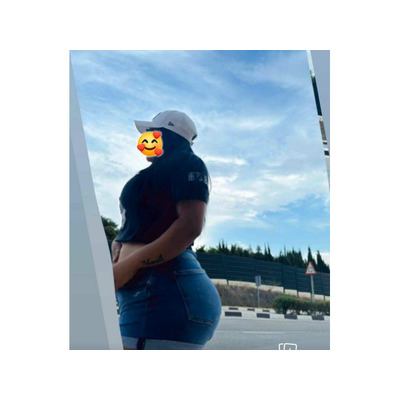 Atractiva chica de compañía