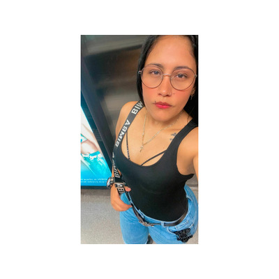 Una chica llena de sensualidad para ti.