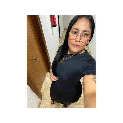 Una chica llena de sensualidad para ti.