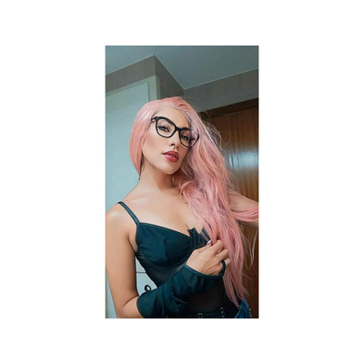 LA CHICA DE BRAGUITAS SEXYS Y PELO ROSA