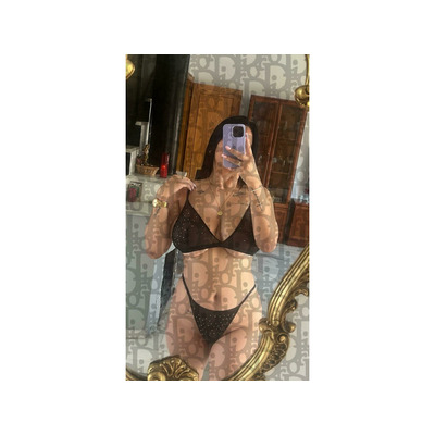CHICA DE BUEN ROLLO CON UN CUERPO ADICTIVO