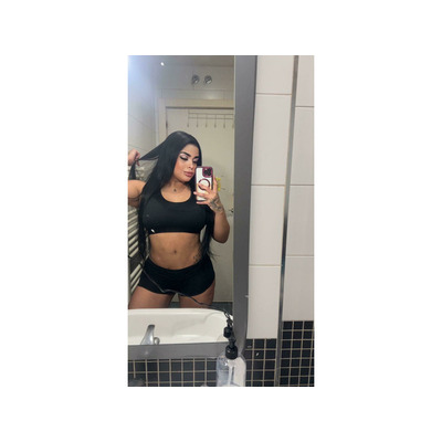 LUCIANA, GUAPA Y FOGOSA. . COPA GRATIS