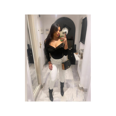 CHICA LATINA EN AGUADULCE