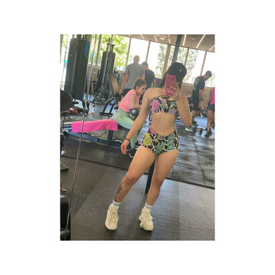 SOY LA MEJOR CHICA  DE LA ZONA, FIESTA Y MAS