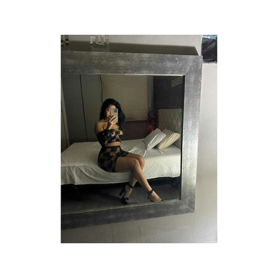 ENCANTADORA MORENA DISPUESTA A TODO