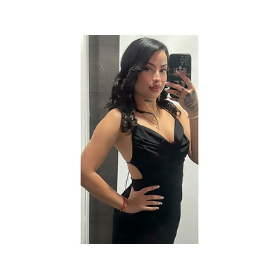 Soy una mujer  elegante y linda