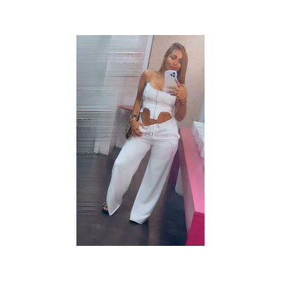 RUBIA CON HERMOSAS CURVAS PARA DELEITAR