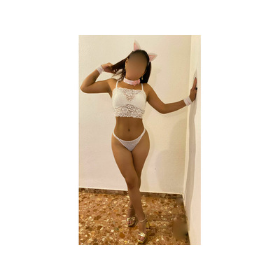 BELLA, SEXY Y ENCANTADORA