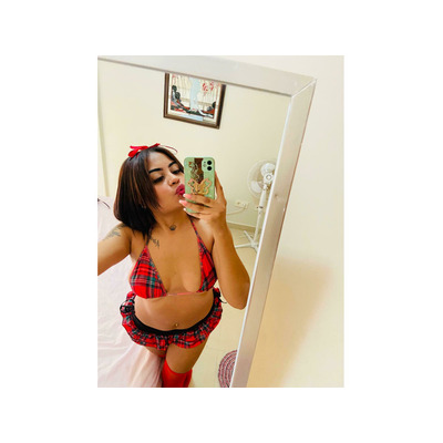 ASHLEY FIESTERA Y LLENA DE SENSUALIDAD