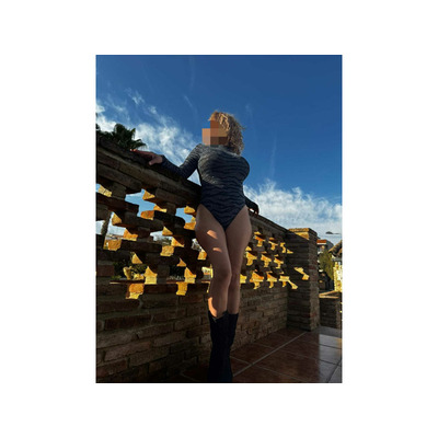 HERMOSA DAMA  RUBIA MUY CARIÑOSA