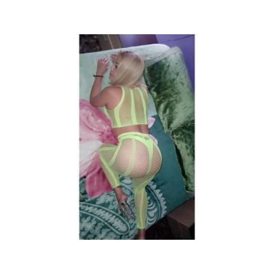 GUARRITA CON GANAS DE FIESTA