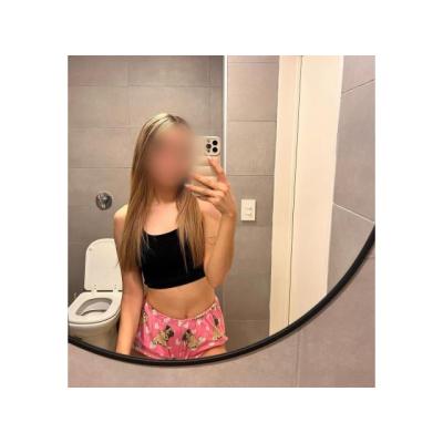 ARDIENTE CHICA 18 AÑOS ME ENCA