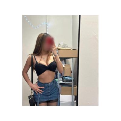 NIÑA DE 18 AÑITOS MUY TIERNA