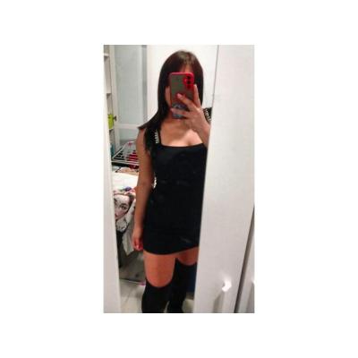 ASTRID, JOVEN Y COMPLACIENTE