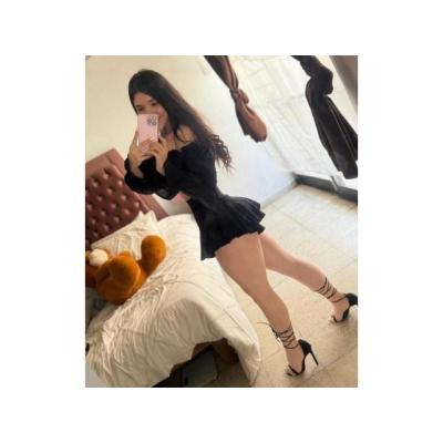 . SOY UNA CHICA JOVEN MUY DOMINANTE .