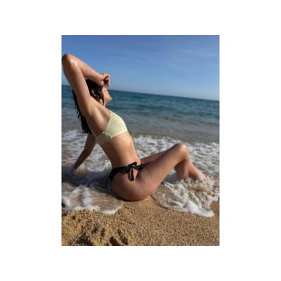 MORENA EXÓTICA EN PLATJA D'ARO