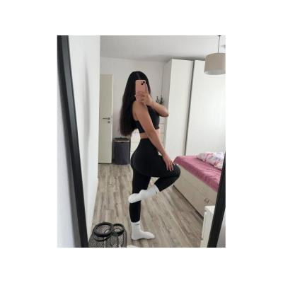 alumna travieza mis piernas abiertas parati