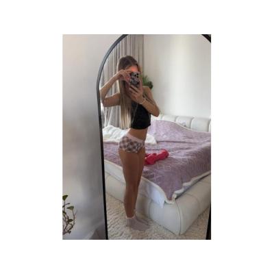 Pelirroja ardiente que no se guarda nada