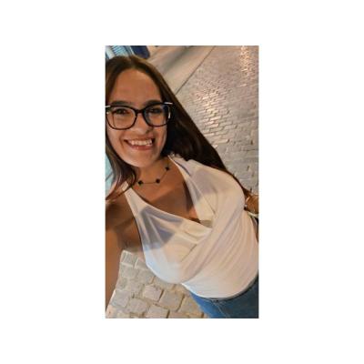MUJER ATRACTIVA DESEOSA Y COMPLACIENTE
