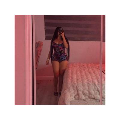 SOY MORENA UNA BOMBA EN LA CAMA /