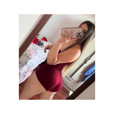 soy una mujer elegante y femenina, /