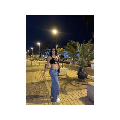 PRECIOSA LATINA CON UN DELICIOSO CUERPO