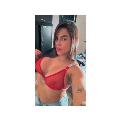 JOHANA   LATINA CON GANAS DE CONOCERTE