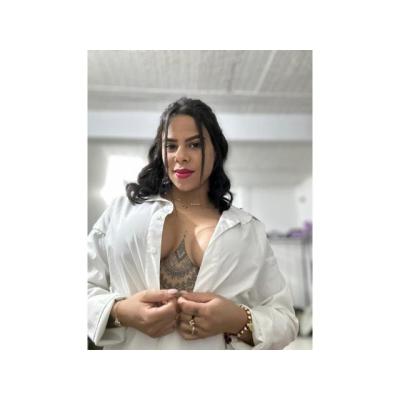 JOHANA   LATINA CON GANAS DE CONOCERTE