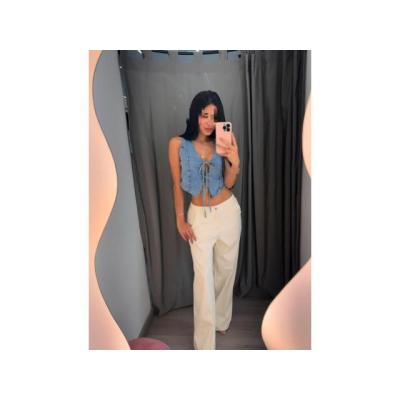 Chicas latinas por tres olivos