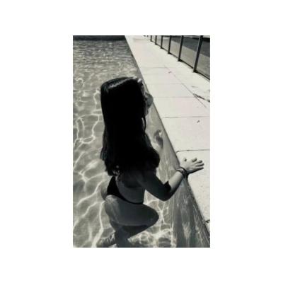 Chicas latinas por tres olivos