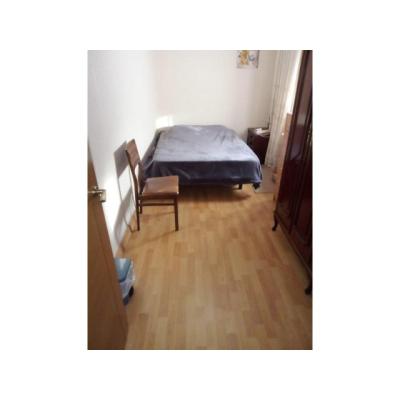 SE ALQUILA BONITA HABITACIÓN POR SEMANA