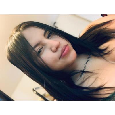 CUATRO AMIGAS ESTRENANDO NUEVO PISO 24H