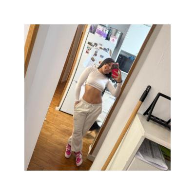 CUATRO AMIGAS ESTRENANDO NUEVO PISO 24H