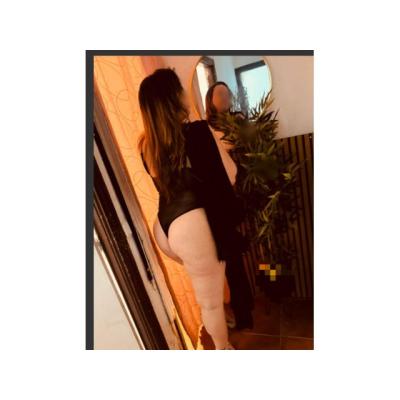 CUATRO AMIGAS ESTRENANDO NUEVO PISO 24H