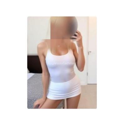 MELANIA TE DESEA UN FELIZ AÑO NUEVO