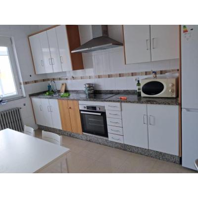 SE ALQUILAN HABITACIONES TODOS LOS SERVICIOS