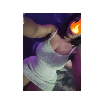 Mia una morena dominicana en Salt, Girona