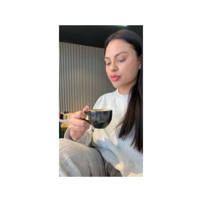 ESPAÑOLA ANA RIOS CERCANA 24H