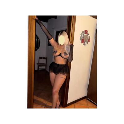 PRADA HERMOSA MUÑEQUITA RUBIA COLOMBIANA