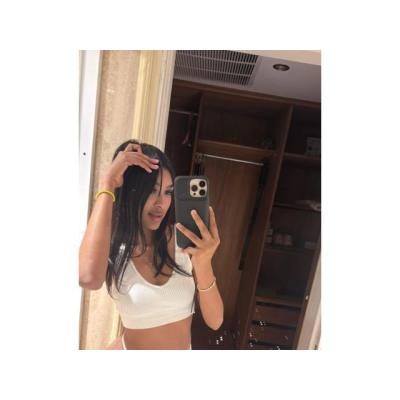 CHARLOTT ATRACTIVA Y CARIÑOSA