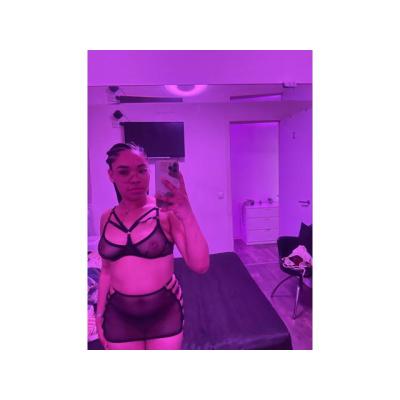 PERRITA JUGOSA Y ARDIENTE