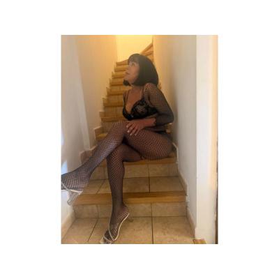 GIME DE PLACER JUNTO A SEXY LATINA 