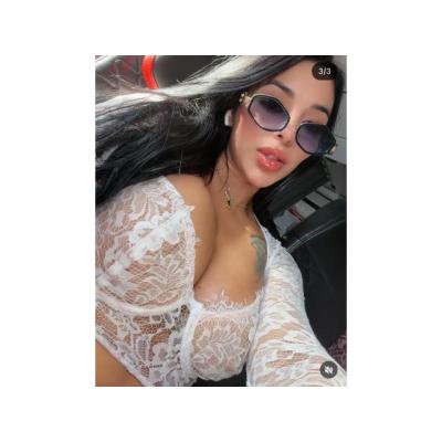 LAURA COLOMBIANA PRECIOSA DESPLAZAMIENTOS