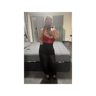 La masajista más potente, Laura