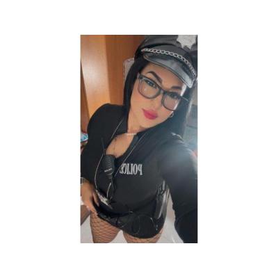 REINA , FIESTERA Y NALGONA