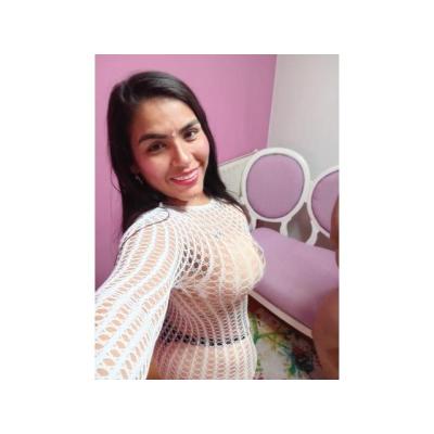 LAURA HERMOSA JOVENCITA COLOMBIANA NOVEDAD
