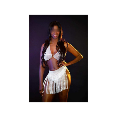 morena con curvas latina y pasional