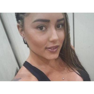 CHICA LATINA EN BUSCA DE AVENTURAS
