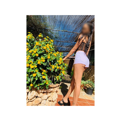 morena, guapa, joven latina