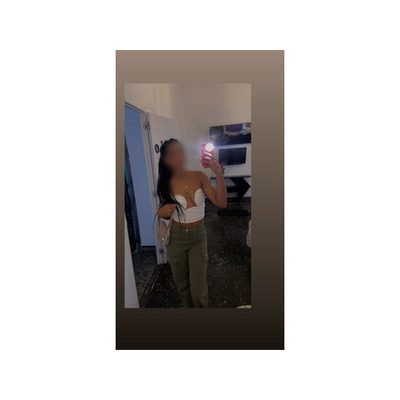 morena, guapa, joven latina